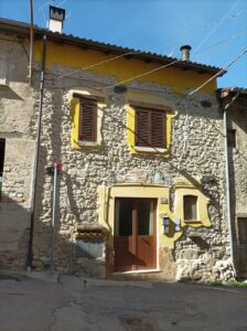 Tre abitazioni in vendita Sassa