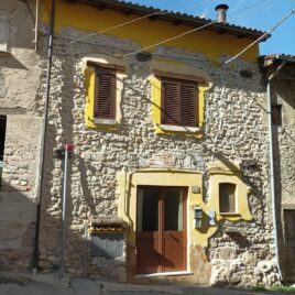 Tre abitazioni in vendita Sassa